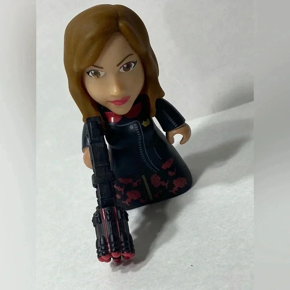 Doctor  Who - Titans Vinyl Figure - Clara Oswald w/ Weapon - 💪😁 - Picture 5 of 5